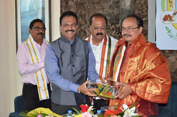 ’ಕೊಂಕಣಿವುಡ್’ ಆನಿ ಕೊಂಕ್ಣಿ ಮನ್ಶ್ಯಾಂಚೆಂ ’ ಟಚ್ವುಡ್’ 7 N002