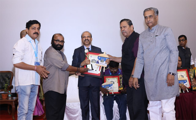 ಉಬ್ಬ, ಮೂಡಬಿದ್ರಿಕ್ ಉತ್ತೀಮ್ ಶಿಕ್ಷಕ್ ಪುರಸ್ಕಾರ್ 2 Ubba02