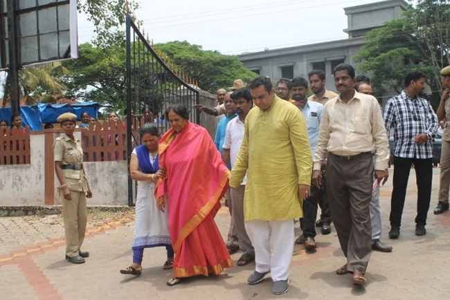 ಹೆಂ ಎಲಿಸಾಂವ್ ಕೊಣ್ ಜಿಕ್ತಲೊ? 7 PM08