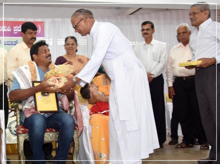 ವಿಲ್ಸನ್ ಕಟೀಲಾಕ್ ದಾಂತಿ ಸಾಹಿತ್ಯ್ ಪುರಸ್ಕಾರ್ ಪ್ರದಾನ್ 9 FDA08