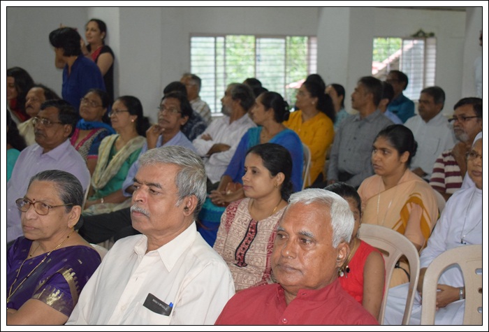 ಮ್ಹಾಕಾ ಕೊಂಕ್ಣೆಚೆಂ 'ಕ್ಯಾನ್ಸರ್' ಲಾಗ್ಲಾಂ - ಲ| ದೊ| ಆಸ್ಟಿನ್ ಡಿ’ ಸೊಜಾ ಪ್ರಭು, ಚಿಕಾಗೊ 13 ADP01