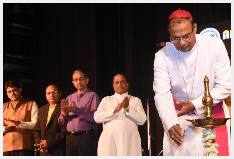 'ಆಪ್ಣಾ ಖಾತಿರ್ ಮಾತ್ ನಯ್ ಹೆರಾಂ ಖಾತಿರ್ ಜಿಯೆಂವ್ಚೊ ಖರೊ ಮನ್ಶ್ಯಾಶೆಗುಣ್' - ಅ| ಮಾ| ದೊ| ಪೀಟರ್ ಪಾವ್ಲ್ ಸಲ್ಡಾನ್ಹಾ 2 AKRDSC 5038