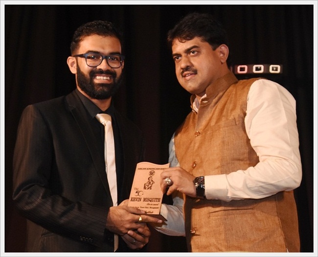 'ಆಪ್ಣಾ ಖಾತಿರ್ ಮಾತ್ ನಯ್ ಹೆರಾಂ ಖಾತಿರ್ ಜಿಯೆಂವ್ಚೊ ಖರೊ ಮನ್ಶ್ಯಾಶೆಗುಣ್' - ಅ| ಮಾ| ದೊ| ಪೀಟರ್ ಪಾವ್ಲ್ ಸಲ್ಡಾನ್ಹಾ 64 KM015