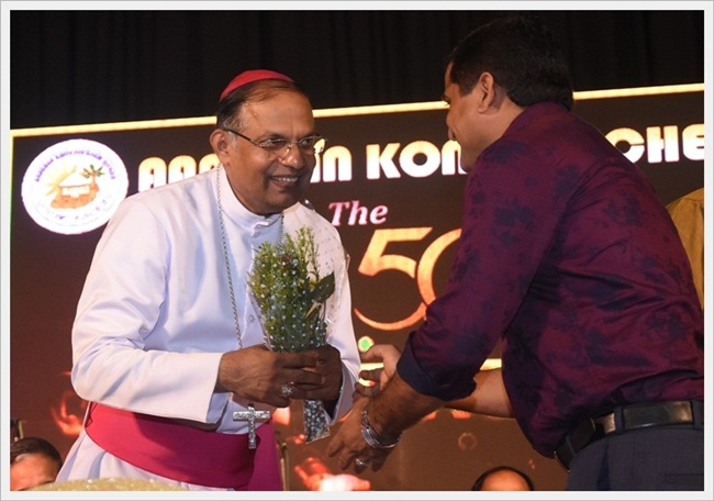 'ಆಪ್ಣಾ ಖಾತಿರ್ ಮಾತ್ ನಯ್ ಹೆರಾಂ ಖಾತಿರ್ ಜಿಯೆಂವ್ಚೊ ಖರೊ ಮನ್ಶ್ಯಾಶೆಗುಣ್' - ಅ| ಮಾ| ದೊ| ಪೀಟರ್ ಪಾವ್ಲ್ ಸಲ್ಡಾನ್ಹಾ 61 KM018