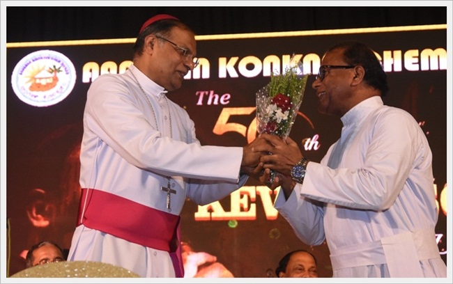 'ಆಪ್ಣಾ ಖಾತಿರ್ ಮಾತ್ ನಯ್ ಹೆರಾಂ ಖಾತಿರ್ ಜಿಯೆಂವ್ಚೊ ಖರೊ ಮನ್ಶ್ಯಾಶೆಗುಣ್' - ಅ| ಮಾ| ದೊ| ಪೀಟರ್ ಪಾವ್ಲ್ ಸಲ್ಡಾನ್ಹಾ 60 KM019