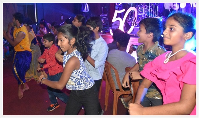 'ಆಪ್ಣಾ ಖಾತಿರ್ ಮಾತ್ ನಯ್ ಹೆರಾಂ ಖಾತಿರ್ ಜಿಯೆಂವ್ಚೊ ಖರೊ ಮನ್ಶ್ಯಾಶೆಗುಣ್' - ಅ| ಮಾ| ದೊ| ಪೀಟರ್ ಪಾವ್ಲ್ ಸಲ್ಡಾನ್ಹಾ 68 KM068