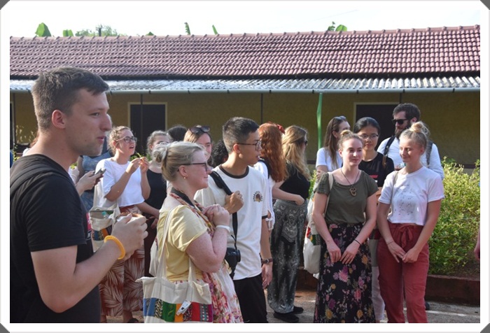 ಬ್ರಿಟನ್ ವಿದ್ಯಾರ್ಥಿಂಕ್ ಪಾಂಗ್ಳಾ ಕಳ್ಯಾಂಚಿಂ ಕ್ಲಾಸ್ 2 JM022