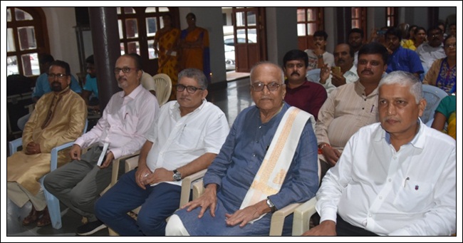 ಪ್ರಮಾಣ್ ಕರ್ನ್ ಸಾಂಗ್ತಾಂ ಕೊಂಕ್ಣೆಕ್ ದಿಲ್ಲೊ ಪಾಟಿಂಬೊ ಪಾಟಿಂ ಕಾಡಿನಾಂವ್ - ಪ್ರೊ| ಪಿ. ಎಸ್. ಯಡಪಡಿತ್ತಾಯ 37 MU011