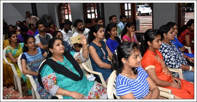 ಪ್ರಮಾಣ್ ಕರ್ನ್ ಸಾಂಗ್ತಾಂ ಕೊಂಕ್ಣೆಕ್ ದಿಲ್ಲೊ ಪಾಟಿಂಬೊ ಪಾಟಿಂ ಕಾಡಿನಾಂವ್ - ಪ್ರೊ| ಪಿ. ಎಸ್. ಯಡಪಡಿತ್ತಾಯ 33 MU017