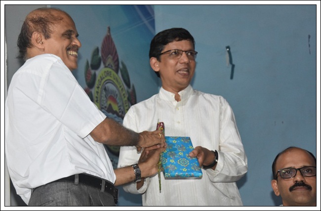 ಪ್ರಮಾಣ್ ಕರ್ನ್ ಸಾಂಗ್ತಾಂ ಕೊಂಕ್ಣೆಕ್ ದಿಲ್ಲೊ ಪಾಟಿಂಬೊ ಪಾಟಿಂ ಕಾಡಿನಾಂವ್ - ಪ್ರೊ| ಪಿ. ಎಸ್. ಯಡಪಡಿತ್ತಾಯ 13 MU028