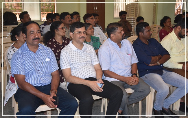 ಬಜ್ಜೋಡಿಂತ್ ಸಪ್ತೆಂಬರಾಚಿ ಪೊಯೆಟಿಕ್ಸ್ ಕವಿಗೋಶ್ಟಿ 26 BKG004