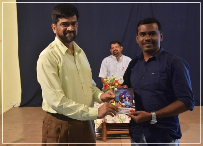 ಬಜ್ಜೋಡಿಂತ್ ಸಪ್ತೆಂಬರಾಚಿ ಪೊಯೆಟಿಕ್ಸ್ ಕವಿಗೋಶ್ಟಿ 21 BKG025