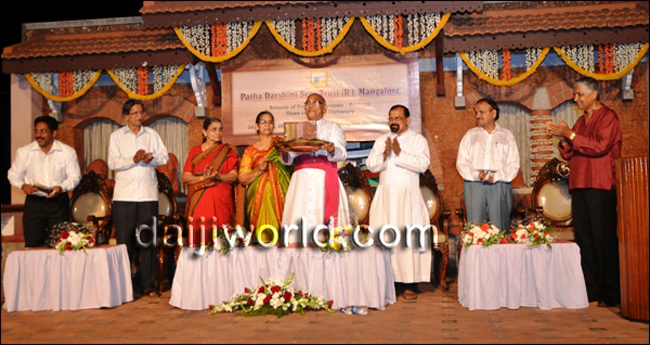 ಕೊಂಕ್ಣಿ - ಕೊಂಕ್ಣಿ - ಇಂಗ್ಲಿಶ್ - ಕನ್ನಡ ಡಿಕ್ಷನರಿಚೆಂ ಸೊಪಣ್ ವೆಗ್ಗಿಂಚ್ ಖರೆಂ ಜಾತಾ 4 SQ002