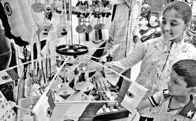 ಆಮ್ಚ್ಯಾ ಭುರ್ಗ್ಯಾಪಣಾಚ್ಯಾ ಸೊಸಂತ್ರಾಚೊ ಸಂಭ್ರಮ್ 5 SQ04