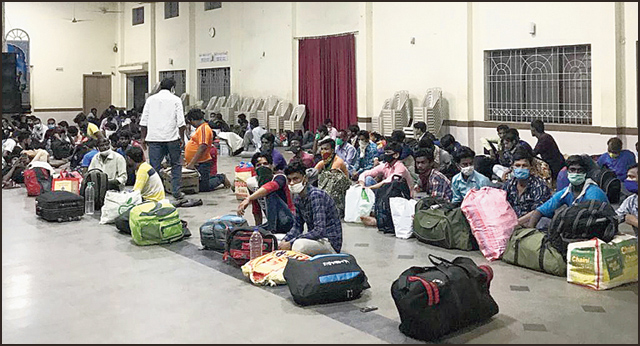 ಕೊರೊನಾ - ಆಮ್ಚೊ ಹಾತ್ ಆಮ್ಚ್ಯಾ ಮಾತ್ಯಾರ್ 4 SQ05 1