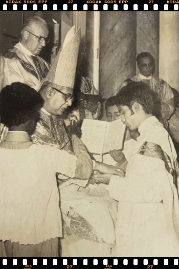 ಜಿಣ್ಯೆಕ್ ಮ್ಹಜ್ಯಾ 'ಪ್ಲ್ಯಾನ್ ಬಿ' ದಿಲ್ಲೊ ಪಾದ್ರ್ಯಾಬ್ 13 FVMO001