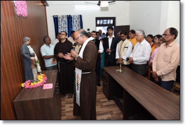 ಕೊಂಕ್ಣಿ ನಾಟಕ್ ಸಭಾ(ರಿ) ಡೊನ್ ಬೊಸ್ಕೊ ಹೊಲಾಚೆಂ ನವೆಂ ದಫ್ತರ್ ಅನಿ ನವೀಕೃತ್ ಮಿನಿ ಹೊಲ್ ಉದ್ಘಾಟನ್ 3 MH04