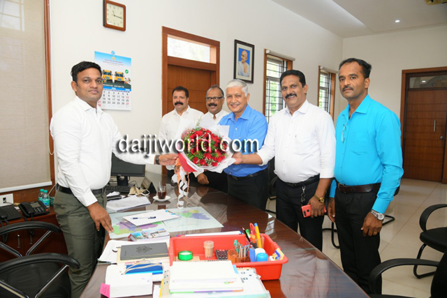 ಫೂಟ್ಸ್ ಥಾವ್ನ್ ಹೆಡ್ಸಾಕ್ ಯೇಂವ್ಕ್ ರಾಕ್ತಾಂವ್ಗೀ ? 1 shp 4221 commissioner1