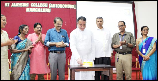 ಸೊಂಪ್ಯಾ ಭಾಶೆಂತ್ ಗೂಂಡ್ ಆಧ್ಯಾತ್ಮಿಕತಾ ಶಿಕಂವ್ಚೆಂ 'ಮಂಕುತಿಮ್ಮನ ಕಗ್ಗ' ಬಾ| ಒನಿಲ್ ಡಿಸೋಜಾ. 7 MK06