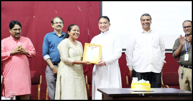 ಸೊಂಪ್ಯಾ ಭಾಶೆಂತ್ ಗೂಂಡ್ ಆಧ್ಯಾತ್ಮಿಕತಾ ಶಿಕಂವ್ಚೆಂ 'ಮಂಕುತಿಮ್ಮನ ಕಗ್ಗ' ಬಾ| ಒನಿಲ್ ಡಿಸೋಜಾ. 8 MK07