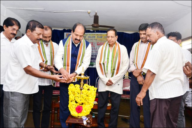 ಸರ್ವ್ ಲೊಕಾಕ್ ಮುಳಾವೆ ಸವ್ಲತ್ಯೊ ಪಾವ್ಲ್ಲೆ ದಿಸಾ ಆಮ್ಚೆಂ ಸ್ವತಂತ್ರ್ ಅಮೃತ್ ಜಾತಾ - ಜೋಸೆಫ್ ಮಥಾಯಸ್. 1 JM01