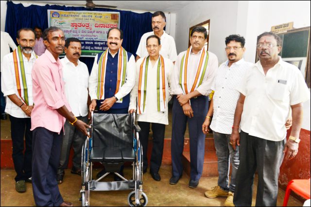 ಸರ್ವ್ ಲೊಕಾಕ್ ಮುಳಾವೆ ಸವ್ಲತ್ಯೊ ಪಾವ್ಲ್ಲೆ ದಿಸಾ ಆಮ್ಚೆಂ ಸ್ವತಂತ್ರ್ ಅಮೃತ್ ಜಾತಾ - ಜೋಸೆಫ್ ಮಥಾಯಸ್. 4 JM03