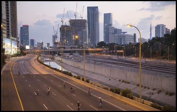 ಯೊಮ್ ಕಿಪುರ್ - ಭಿತರ್ಲ್ಯಾನ್ ಆನಿ ಭಾಯ್ಲ್ಯಾನ್ .... 4 AB004