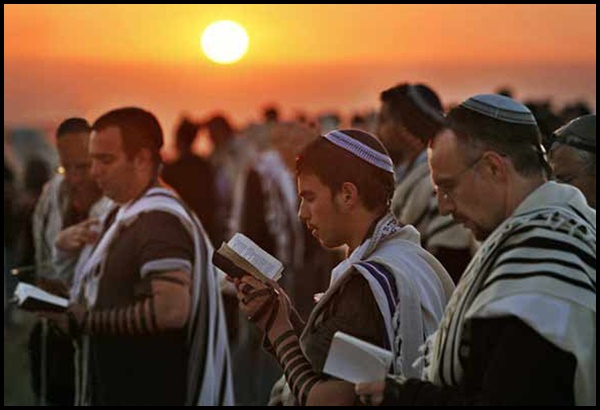 ಯೊಮ್ ಕಿಪುರ್ - ಭಿತರ್ಲ್ಯಾನ್ ಆನಿ ಭಾಯ್ಲ್ಯಾನ್ .... 3 AB005