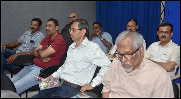 "ರೋಶುಚ್ಯಾ ಕಾಣಿಯಾಂನಿ ಕಾಫ್ಕಾಚಿ ಶೈಲಿ ದಿಸ್ತಾ" ಪ್ರೊ. ದೊ. ಜಿತಾ ಲೋಬೊ. 9 PG51