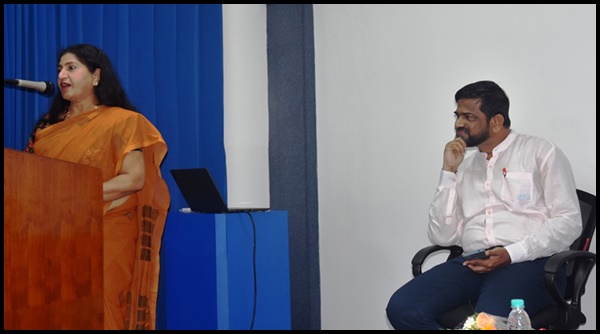 "ರೋಶುಚ್ಯಾ ಕಾಣಿಯಾಂನಿ ಕಾಫ್ಕಾಚಿ ಶೈಲಿ ದಿಸ್ತಾ" ಪ್ರೊ. ದೊ. ಜಿತಾ ಲೋಬೊ. 13 PG69