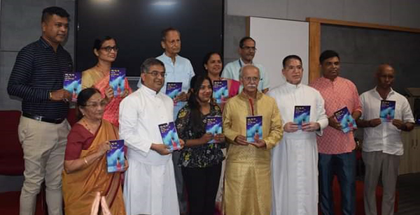 ಸಾಂ. ಲುವಿಸ್ ಕೊಲೆಜಿಂತ್ ಸಾಧಕಾಂಕ್ ಸನ್ಮಾನ್; ಪುಸ್ತಕ್ ಲೊಕಾರ್ಪಣ್ 3 SAC02