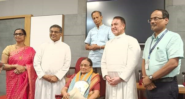 ಸಾಂ. ಲುವಿಸ್ ಕೊಲೆಜಿಂತ್ ಸಾಧಕಾಂಕ್ ಸನ್ಮಾನ್; ಪುಸ್ತಕ್ ಲೊಕಾರ್ಪಣ್ 2 SAC03