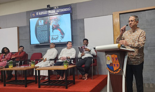 ಸಾಂ. ಲುವಿಸ್ ಪ್ರಕಾಶನಾಥಾವ್ನ್ ಉಬ್ಬ, ಮೂಡ್ಬಿದ್ರಿಚೊ 'ಕಾಣ್ಯಾಂಚೊ ಘೊಸ್' ಬೂಕ್ ಲೊಕಾರ್ಪಣ್ 3 UM011