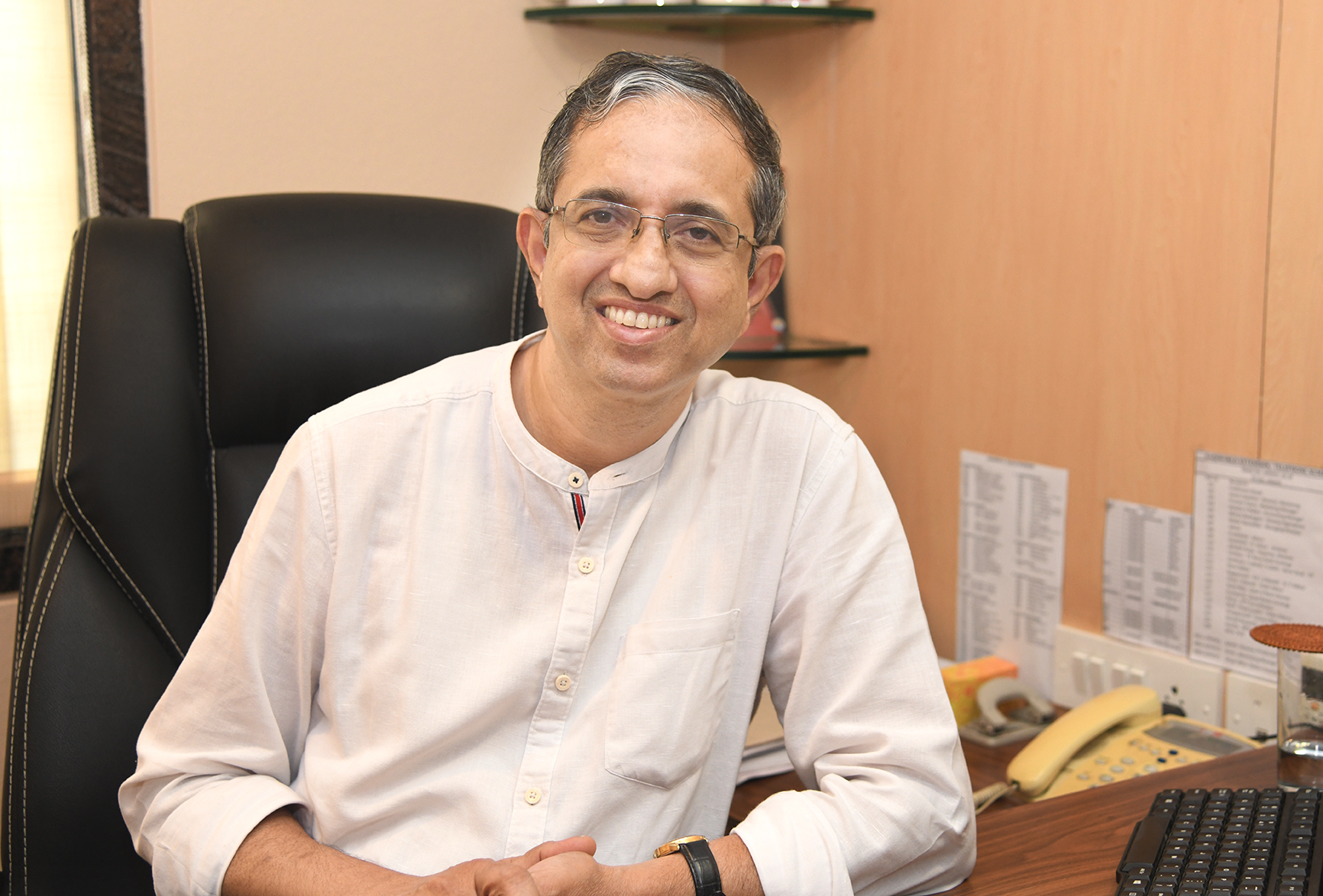 ಮಂಗ್ಳುರಾಕ್ ಮಾನ್ - ಕವಿ ಮೆಲ್ವಿನ್ ಸಾಹಿತ್ಯ ಅಕಾಡೆಮಿಂತ್ ಕೊಂಕಣಿಚೊ ನಿಮಂತ್ರಕ್ 1 PoetMelvyn